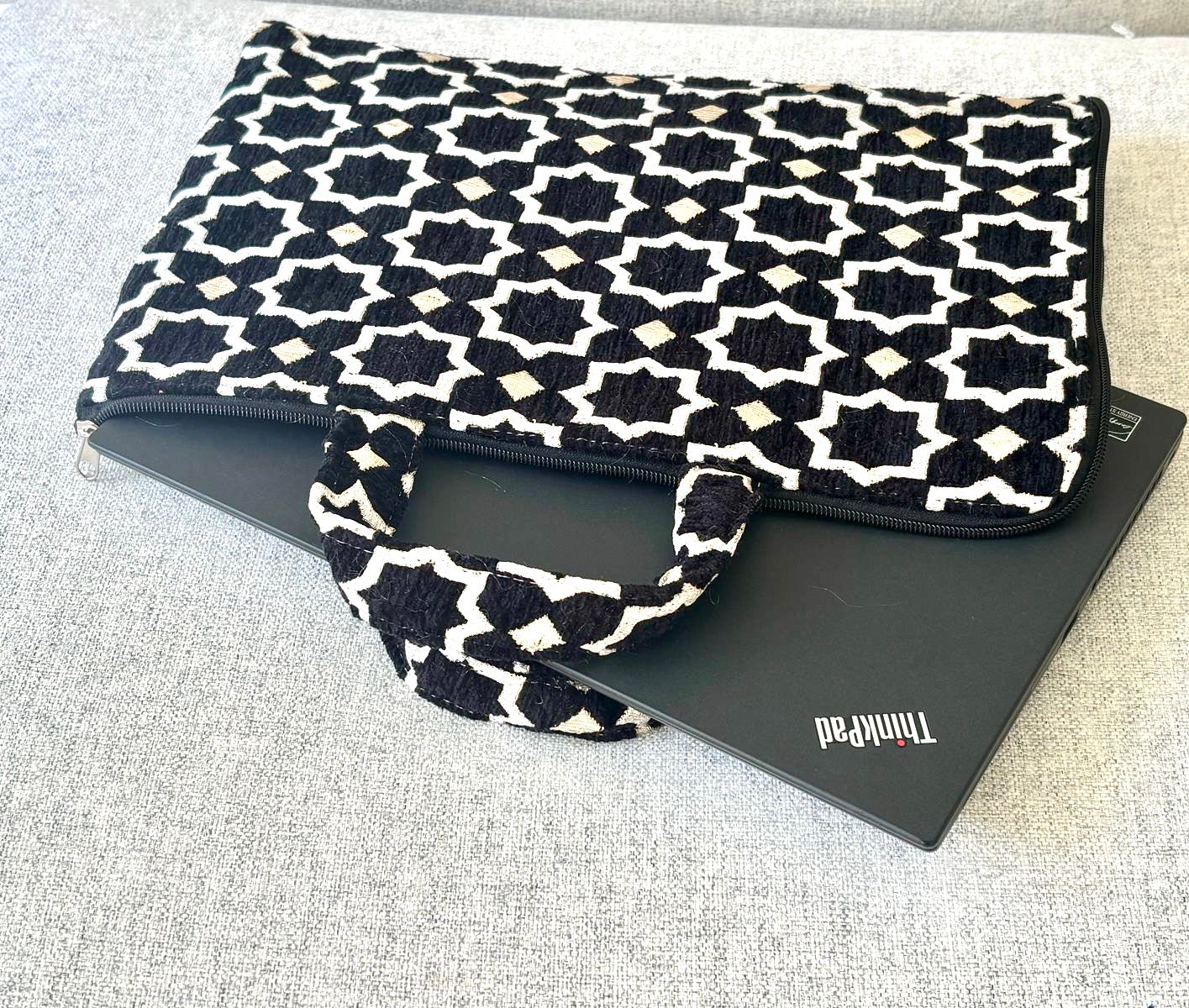 ATLAS TECH – Pochette PC Artisanale Marocaine